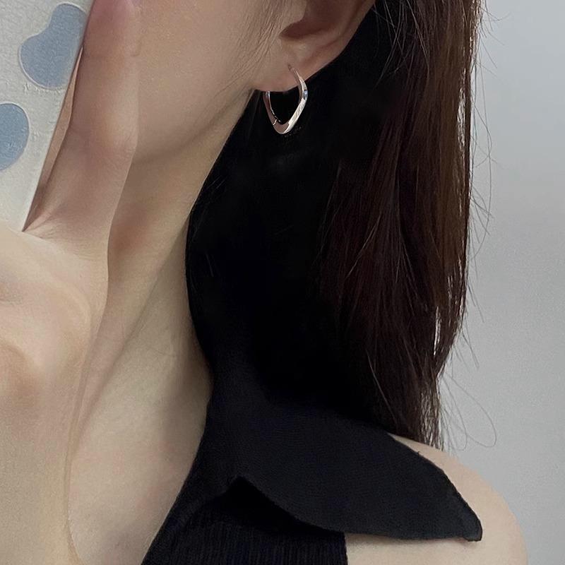 Retro Jednoduché Diamantové Náušnice Niche Senior Dizajnový Cit Prepracovaný Temperament Chladné Svetlo Náušnice Peplum Dámske Náušnice Elegantné Doplnky Klasické Šperky