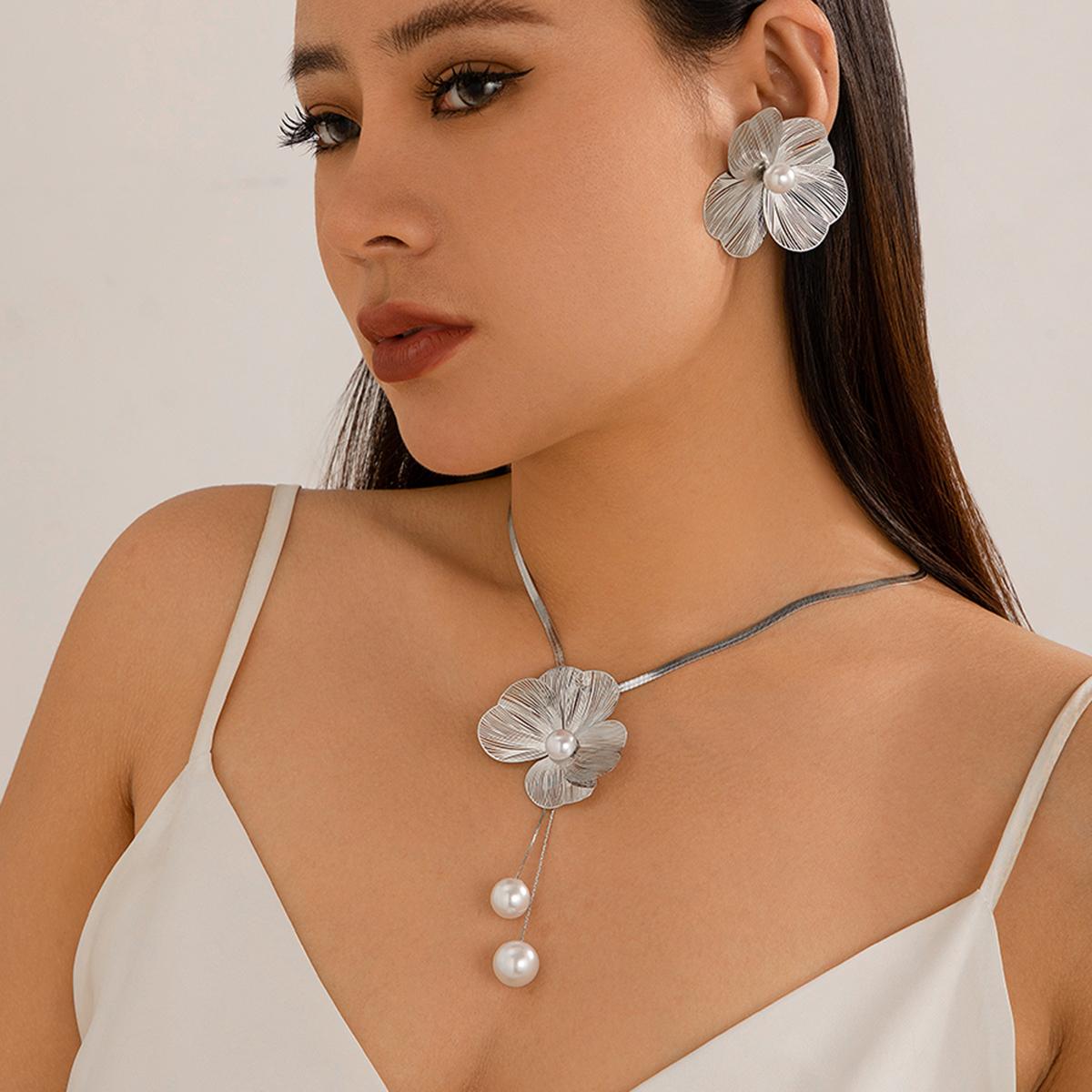 KunJoe 2 шт. Элегантный набор: ожерелье с подвеской-цветком золотого цвета и серьги для женщин, роскошный набор украшений с имитацией жемчуга, украшение на шею