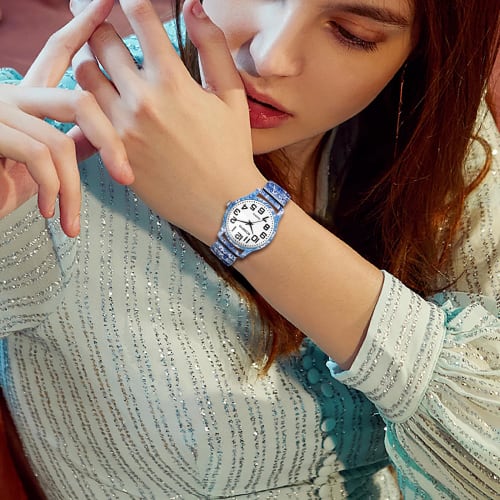Bohemia Elastic Strap Watch: Easy-to-Read Arabic Numerals, Analog Quartz Movement, Waterproof, Stylish, Unisex, Floral Print, Elastic Strap, Blue 1
