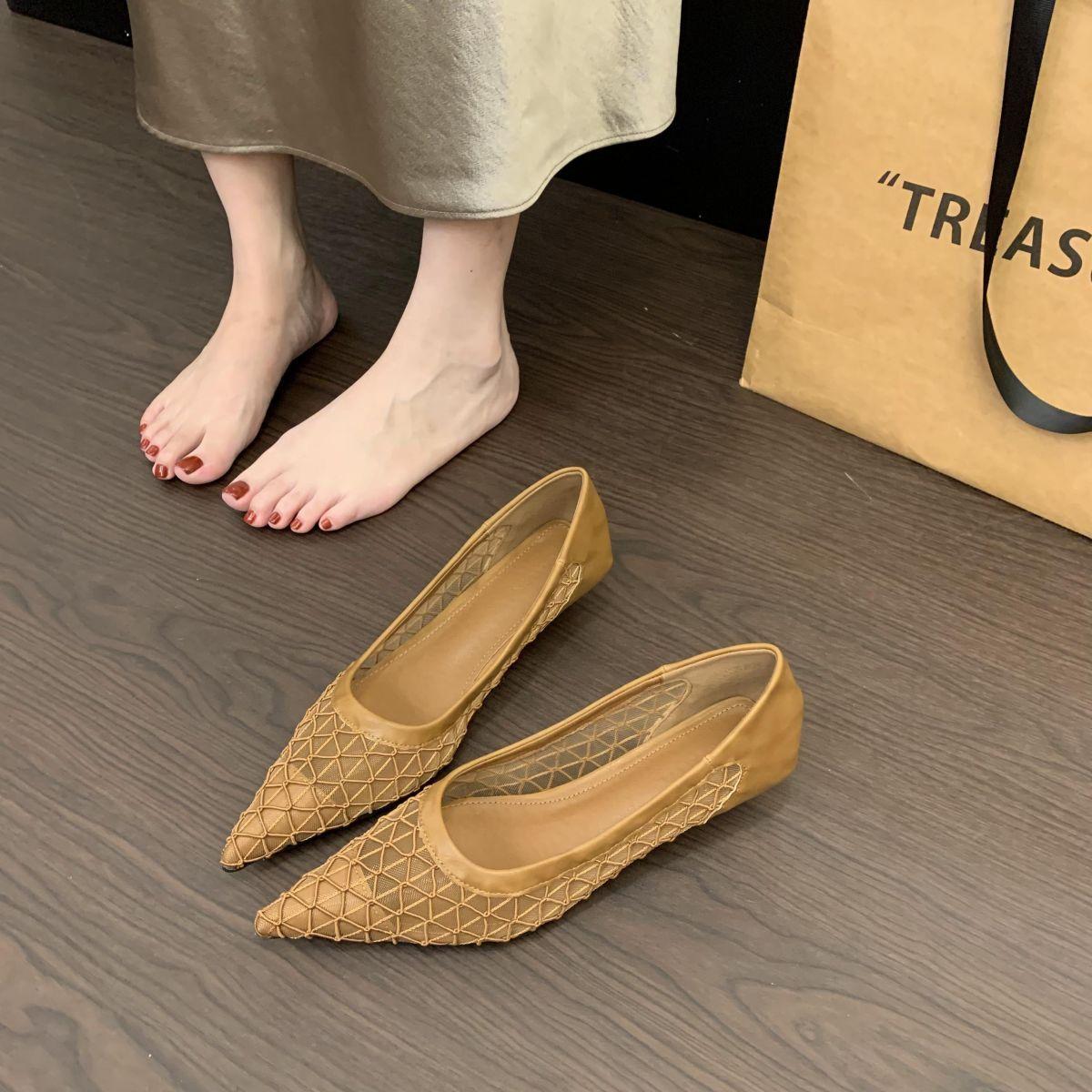 

Mesh hollow breathable fine heel shallow mouth single shoes women s Korean version fishing net pointed soft sole net shoes Korean foreign style super 40 коричневый