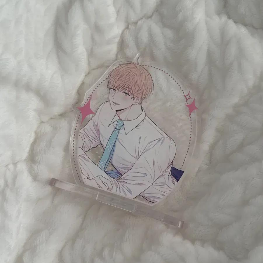 

Ын-хюм из Запретной Зоны Знакомств занимается акрилом!