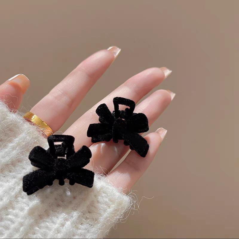 

2024 New Autumn/Winter Flocked Bow Claw Clip, Women s Hairpin for Bangs