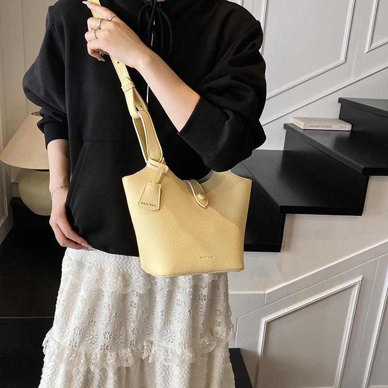 Large-Capacity Hand-Carried Bucket Bag, Female Lychee Pattern Vegetable Basket, Shoulder Messenger Bag.