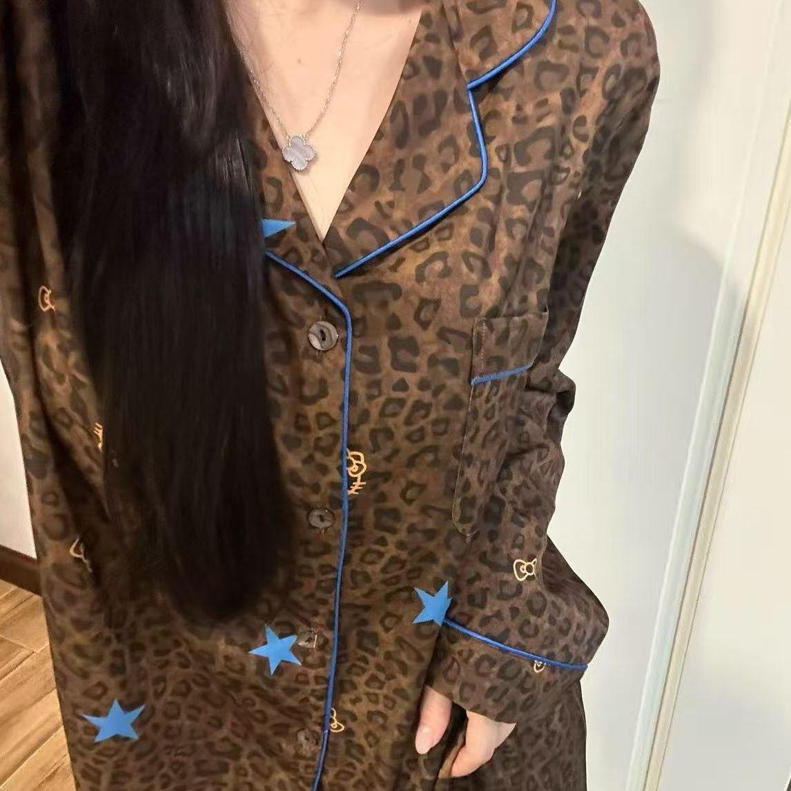 

Ice silk leopard print pajamas women s autumn and winter new long-sleeved trousers silk KT cat loungewear suit can be worn outside XL леопард друку кольору