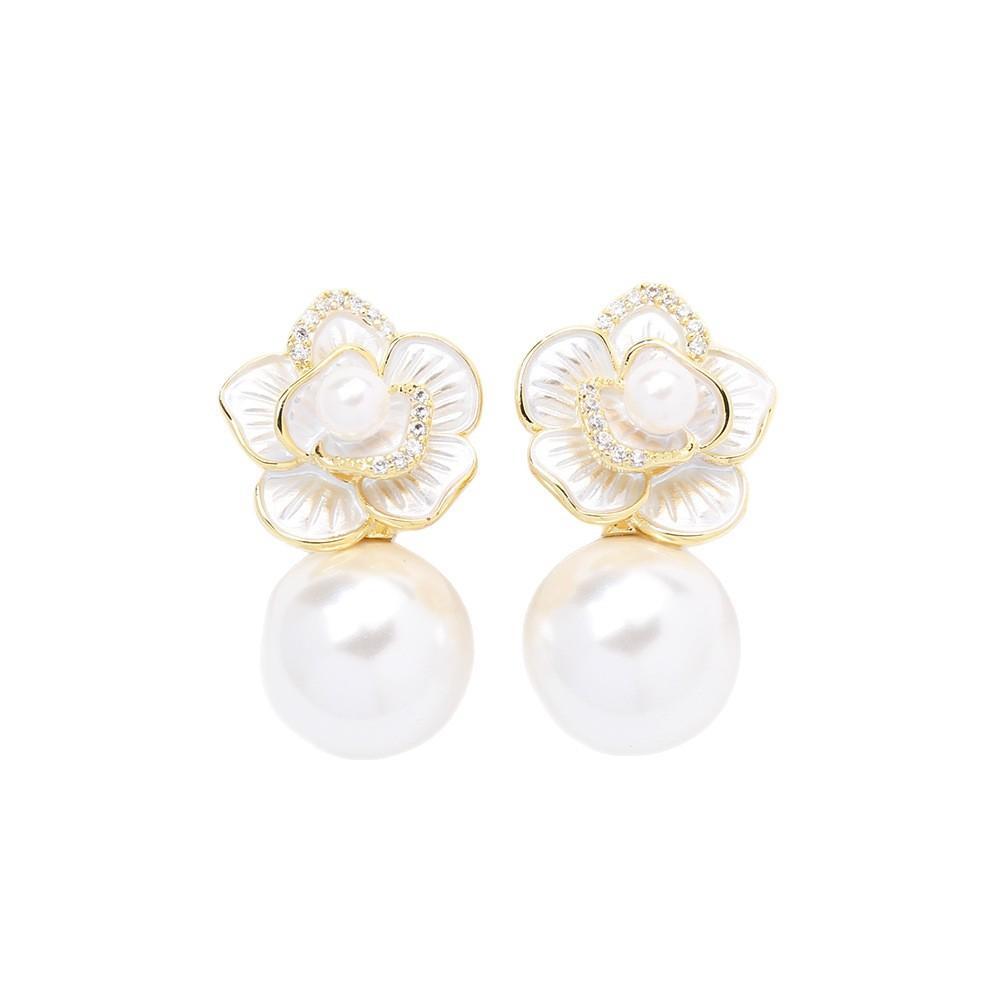 Klassische vielseitige temperamentvolle weiße tropfende Kamelien-Perlenohrringe Retro-Nische ohrlose Ohrclips-Ohrringe Damenmodelle