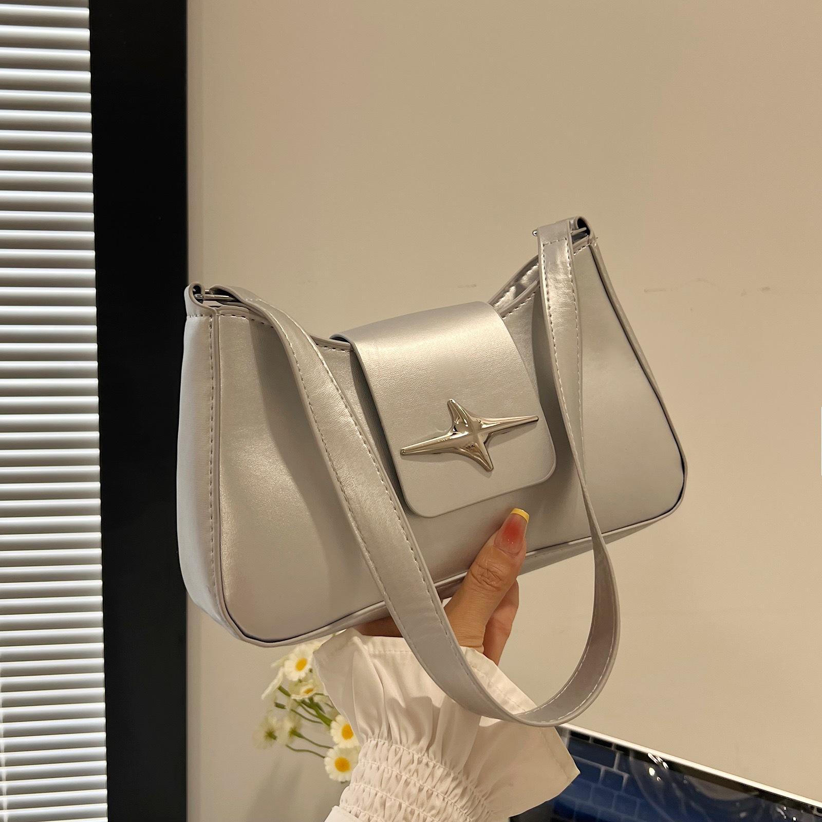 

Foreign style small bag women s 2025 spring and summer new versatile fashion shoulder bag Korean version high value casual armpit bag серебряный