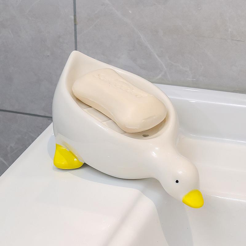 Creative Ceramic Rabbit Soap Dish - No Water Accumulation for Hotel Bathroom or Washbasin