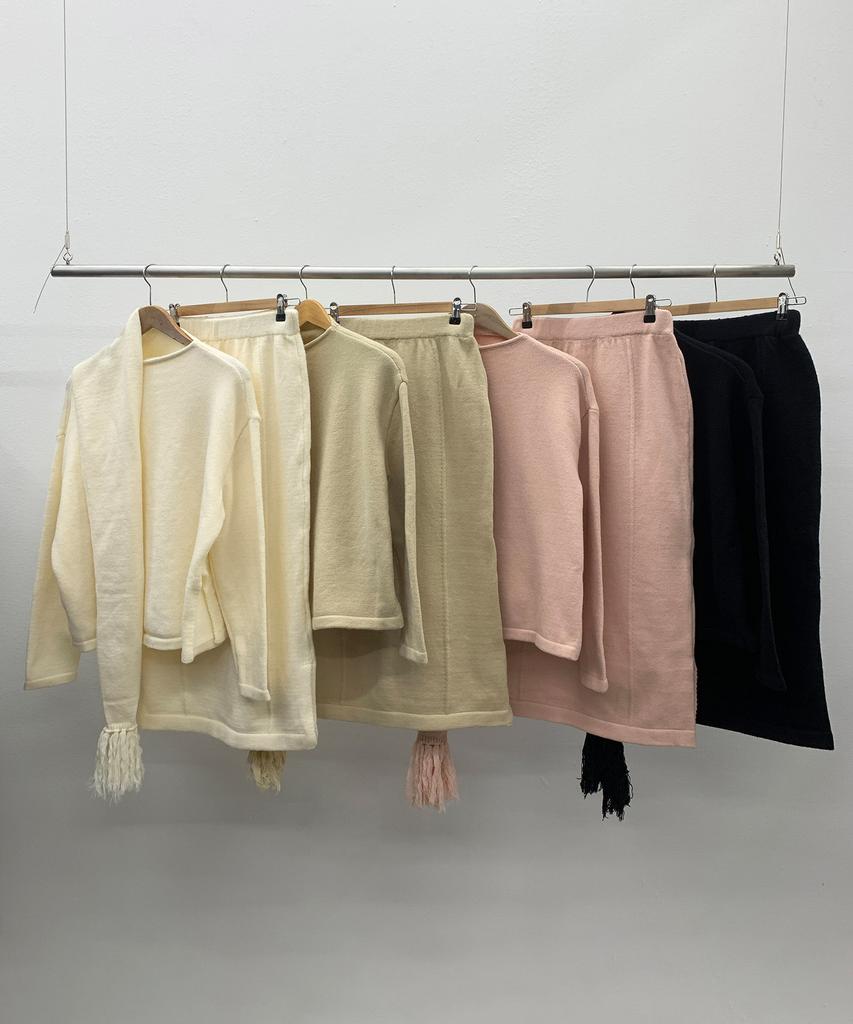 Baseukala [Set] Pullover Wool Knit+Slit Skirt+Muffler (4Colors)