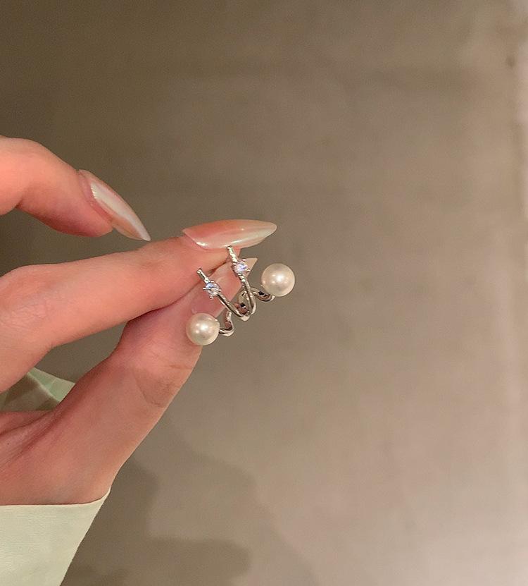 

Korean in~ Premium pearl stud earrings light luxury niche earrings new popular design earrings women
