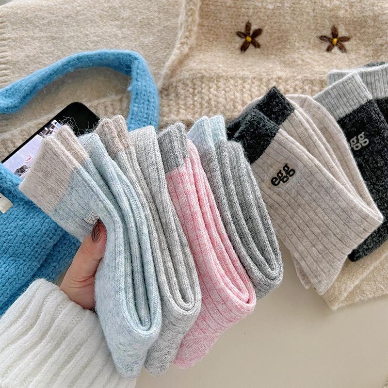 Season Socks Color Matching Medium Tube Socks Fleece Thickened Warm Wool Socks Embroidered Letters Retro Stacking Socks Women