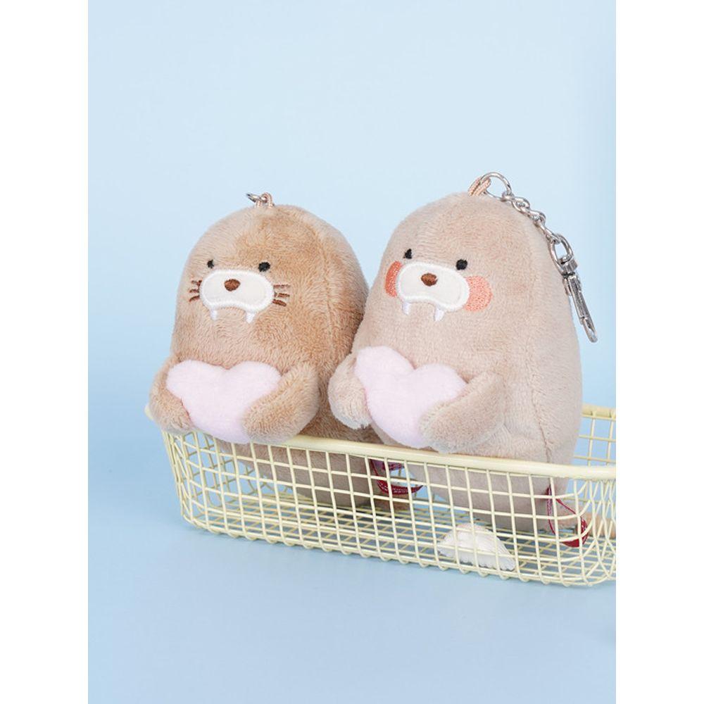 plusyplusy walrus keychain beige brown