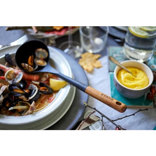 Staub "Silicone Soup Ladle" Spatula and Ladle [Official Japanese Product] Ustensiles Soup Ladle 40503-104