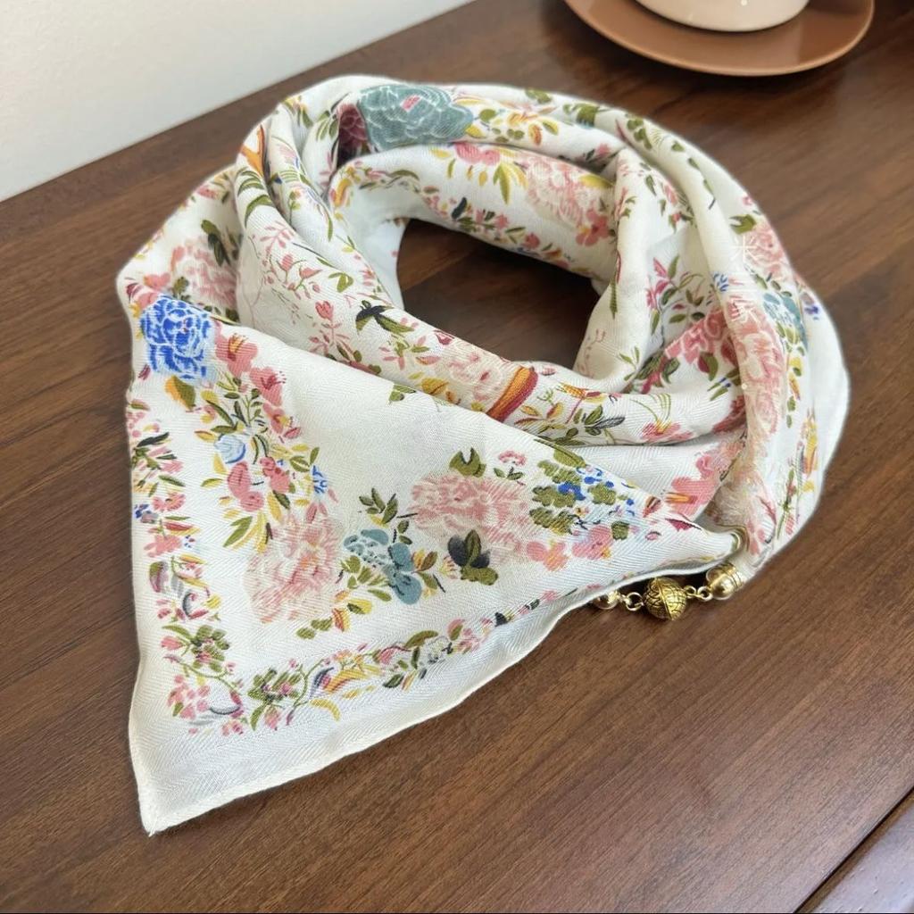 New Style Magnetic Buckle Print Silk Scarf Women New Spring Autumn Wraps Neck Scarf Fashion Cross Scarves High-End Scarves