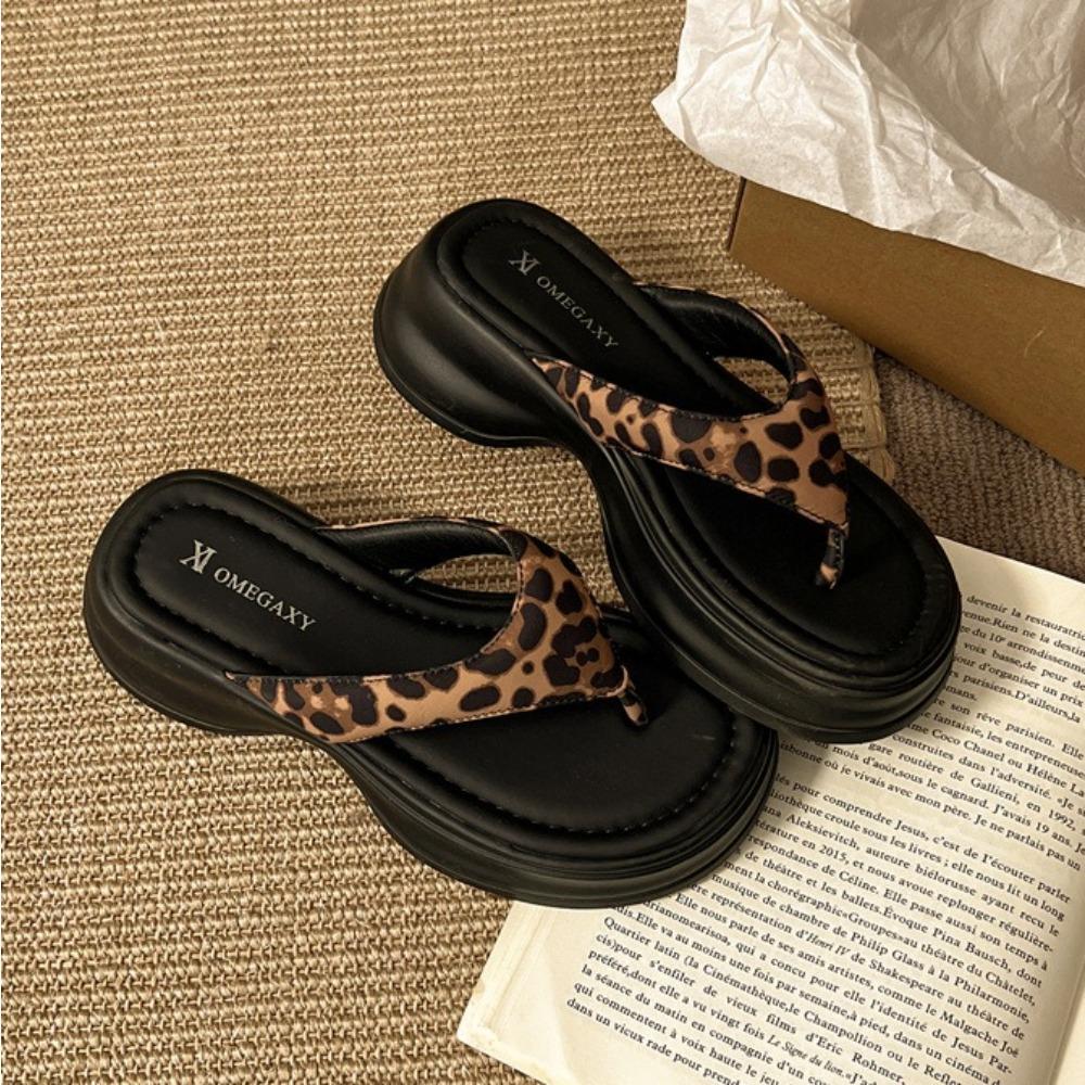 Fashion Thick-soled Slippers for Women Wear Non-slip Thick-soled Flip-flops Women's 2025 Summer New Versatile Beach Cool Slippers Womens