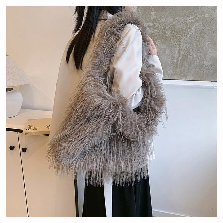 New Autumn and Winter Fashion Armpit Large-capacity Shoulder Bag, Foreign Style Hair Bag, Commuter Handbag, Plush Women's Bag