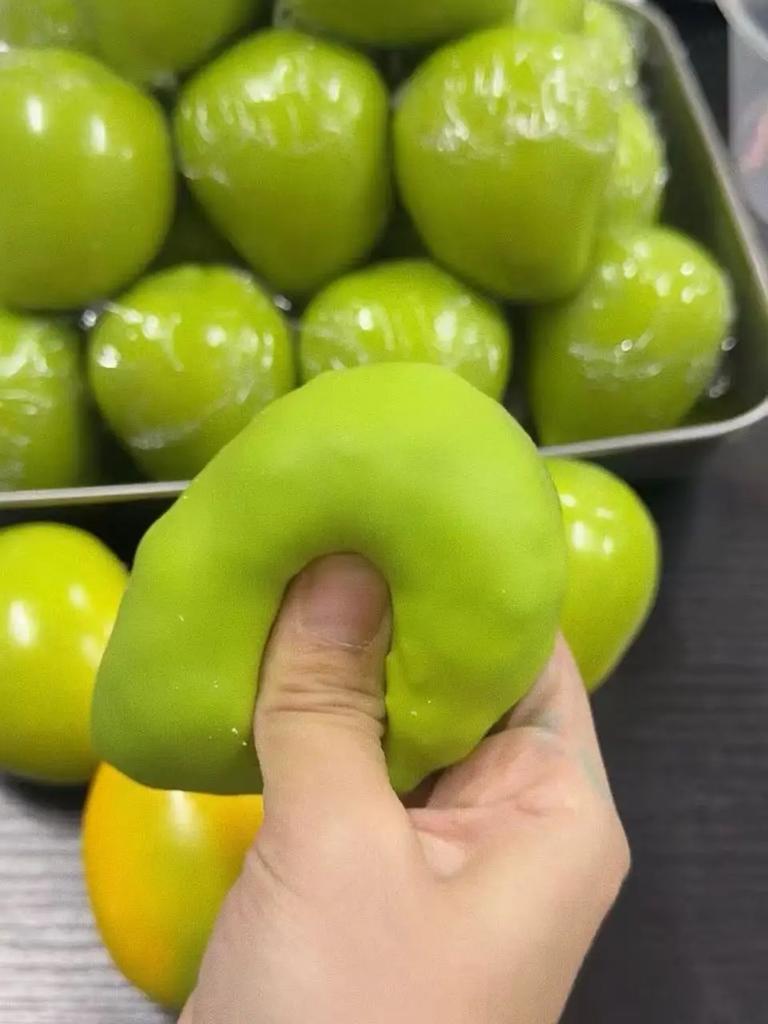 Pallina Anti-Stress Croccante al Mango Fatta a Mano, Pallina Fidget Squishy al Mango che Cambia Colore, Giocattolo Sensoriale ASMR per Alleviare lo Stress
