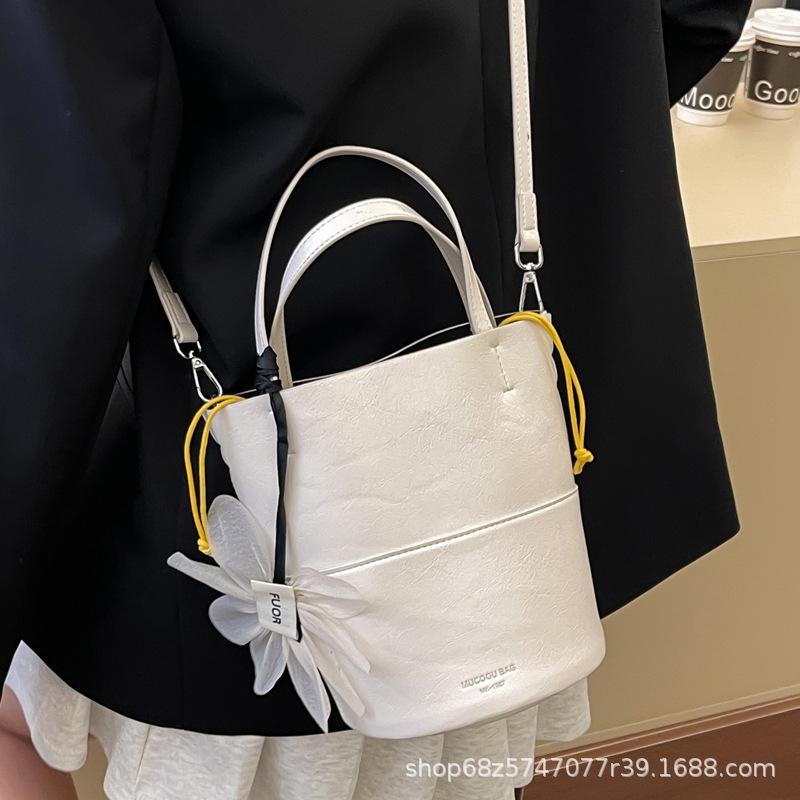 Japan and South Korea Retro Versatile Bucket Bag Women's 2025 Summer Fashion Simple Mini Commuter Shoulder Messenger Bag