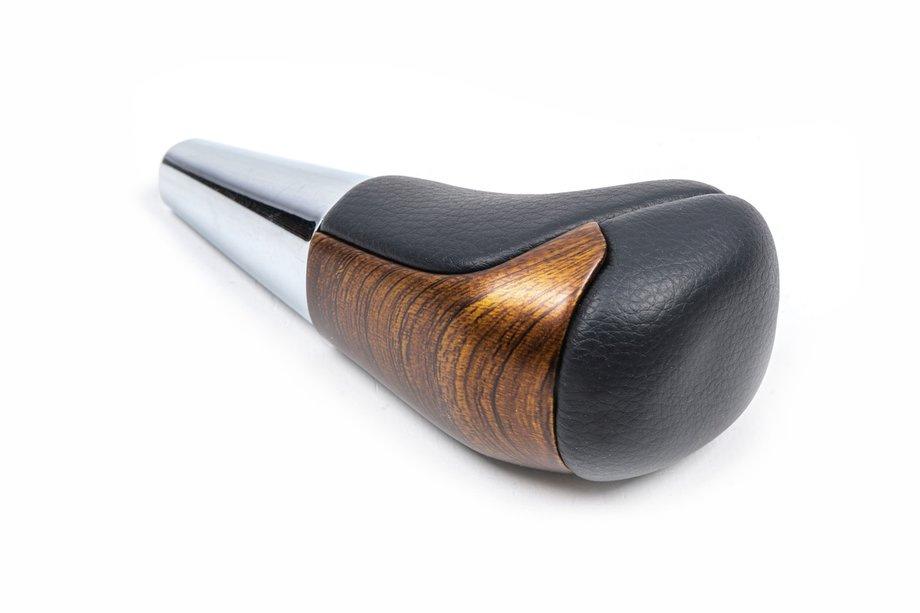 

Gear knob (Black leather -2025 light wood) for Toyota Land Cruiser Prado 150