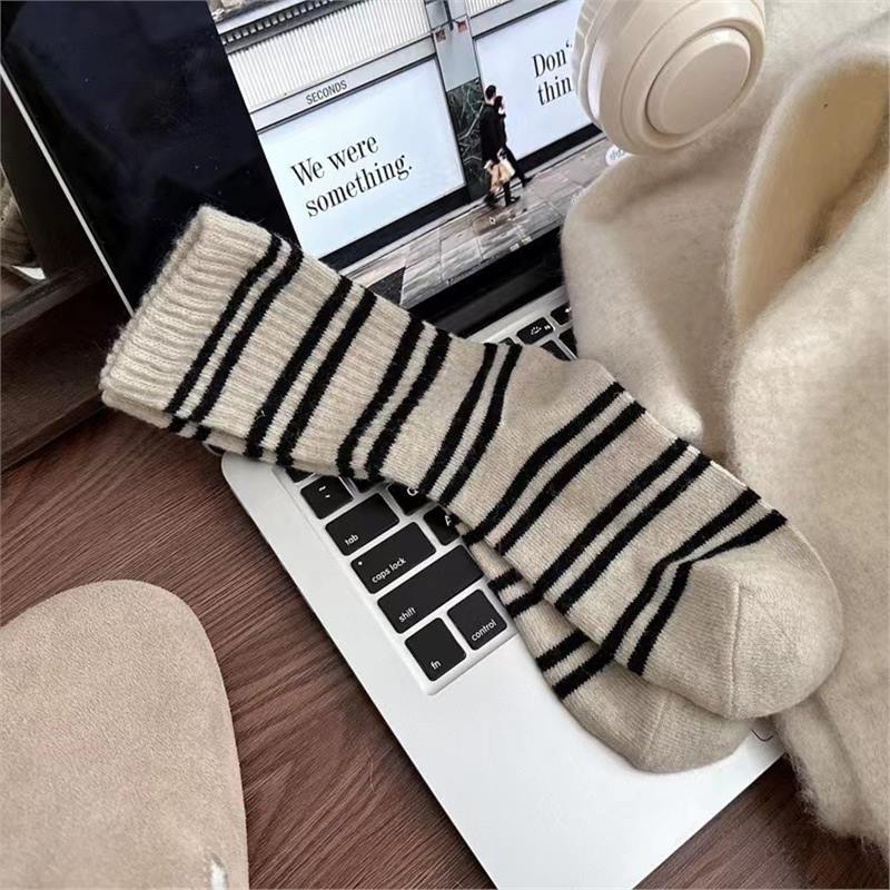 

Полосатые универсальные носки женские шерстяные теплые утолщенные носки средней длины женские носки с акульими штанами носки One Size