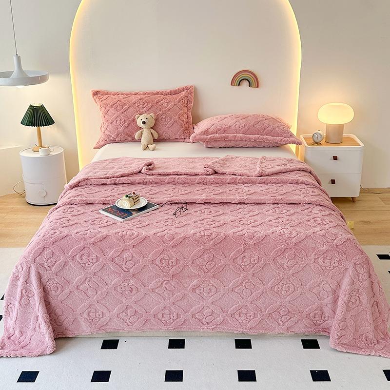 

Зимнее жаккардовое плюшевое тонкое одеяло с геометрическим узором, коралловые бархатные пледы для кроватей, однотонные покрывала для дивана, офиса, сонного одеяла 150x100cm-39x59in темно-розовый
