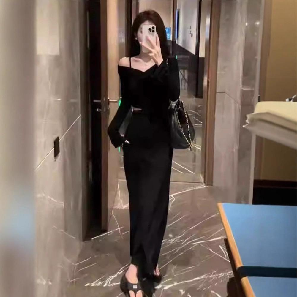 French Black Off-the-shoulder V-neck Long-sleeved Dress, Autumn Dress for Women, Small Man with Waist Temperament, Waist-exposed, Bottom-up Dress