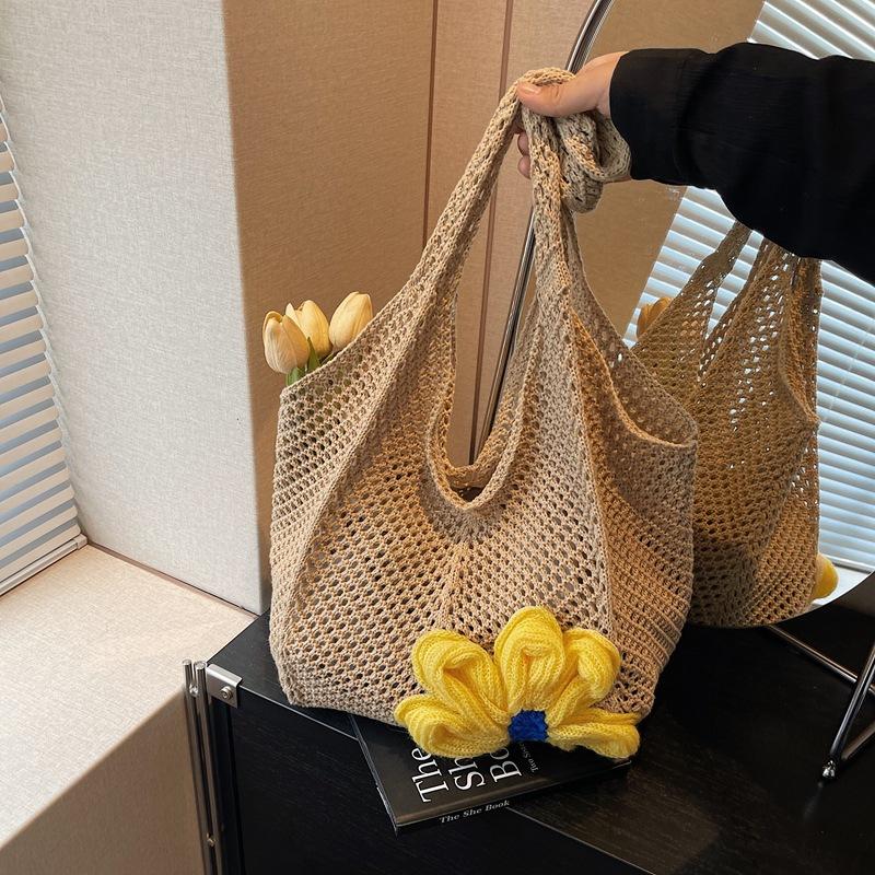 

Woven straw bag women s large-capacity new spring and summer niche shoulder bag hollow seaside beach bag хаки