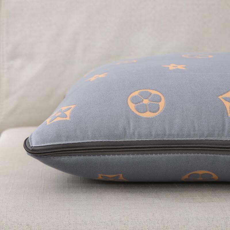 Víceúčelový polštář-přikrývka