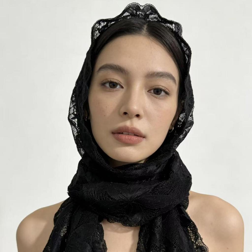 Elegant Lace Trim Scarf: Versatile, Stylish, Age-Defying Accessory for All Seasons