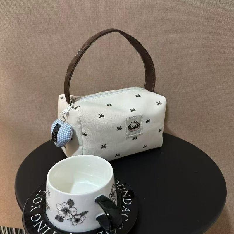 Große Make-up-Tasche im Cartoon-Stil für Jugendliche mit Reißverschluss.