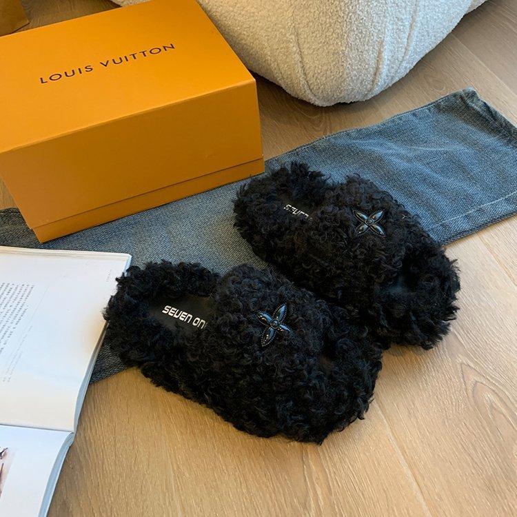 

Mao Mao slippers women s outer wear in the winter of 2025 new fashion thick bottom heightening lazy sheep curly hair bag head half slippers 35