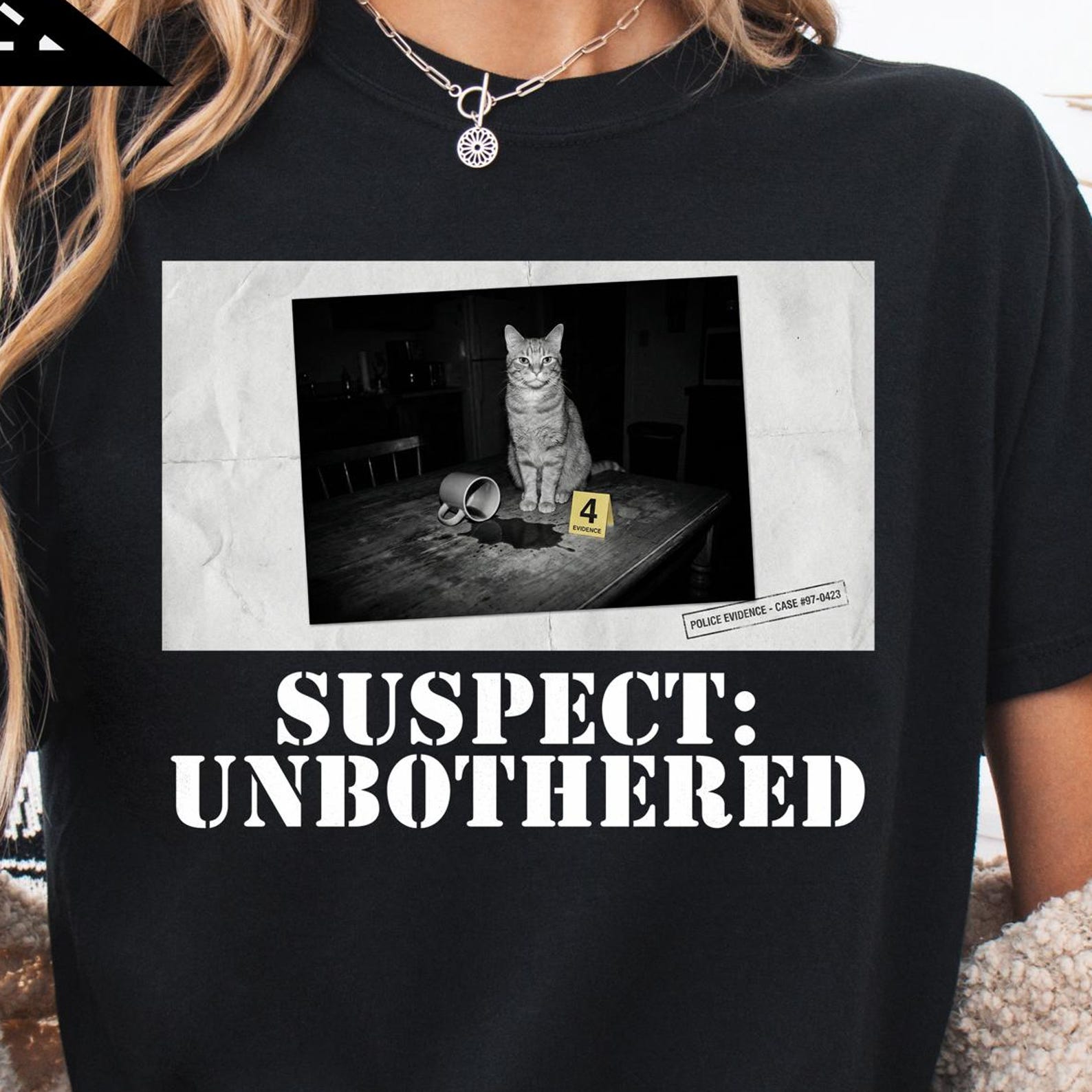 Cat spilling water meme, Gift for Cat Lovers, Funny Gift, Animal Meme Graphic Tee, Baggy Washed Animal Meme Gift M