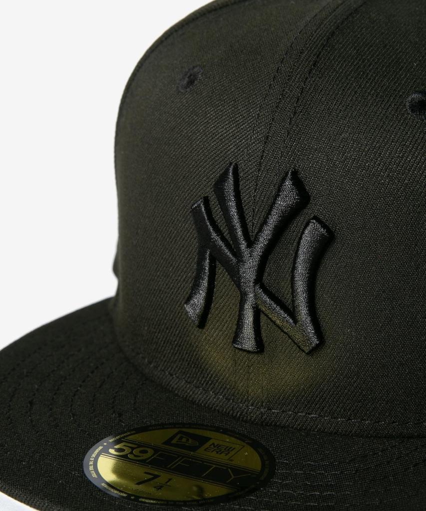 New Era 59FIFTY New York Yankees Black Black Size 7 & Cap, 5/8" [Used]