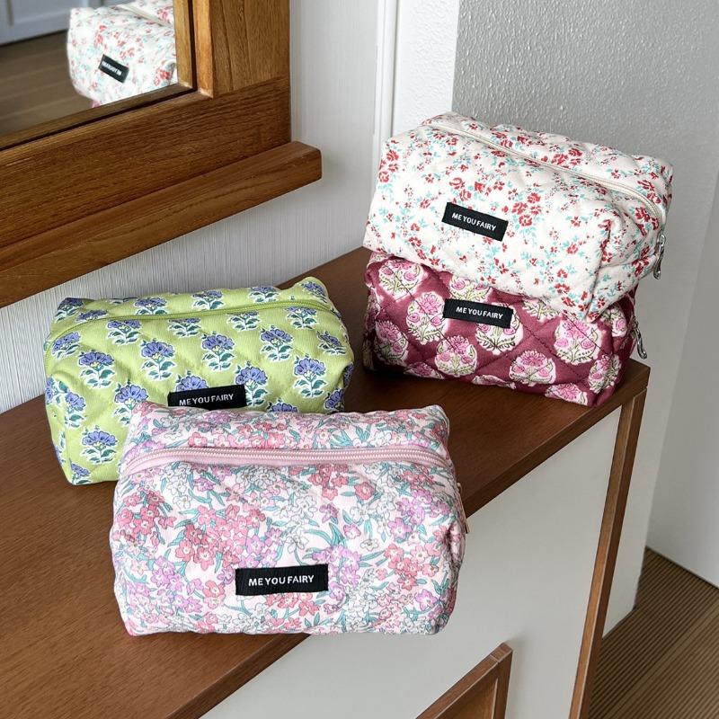 Cute Floral Quilted Makeup Bag Portable Coin Storage Travel Zipper Bag Compact Multi-Purpose Cosmetic Storage Pouch