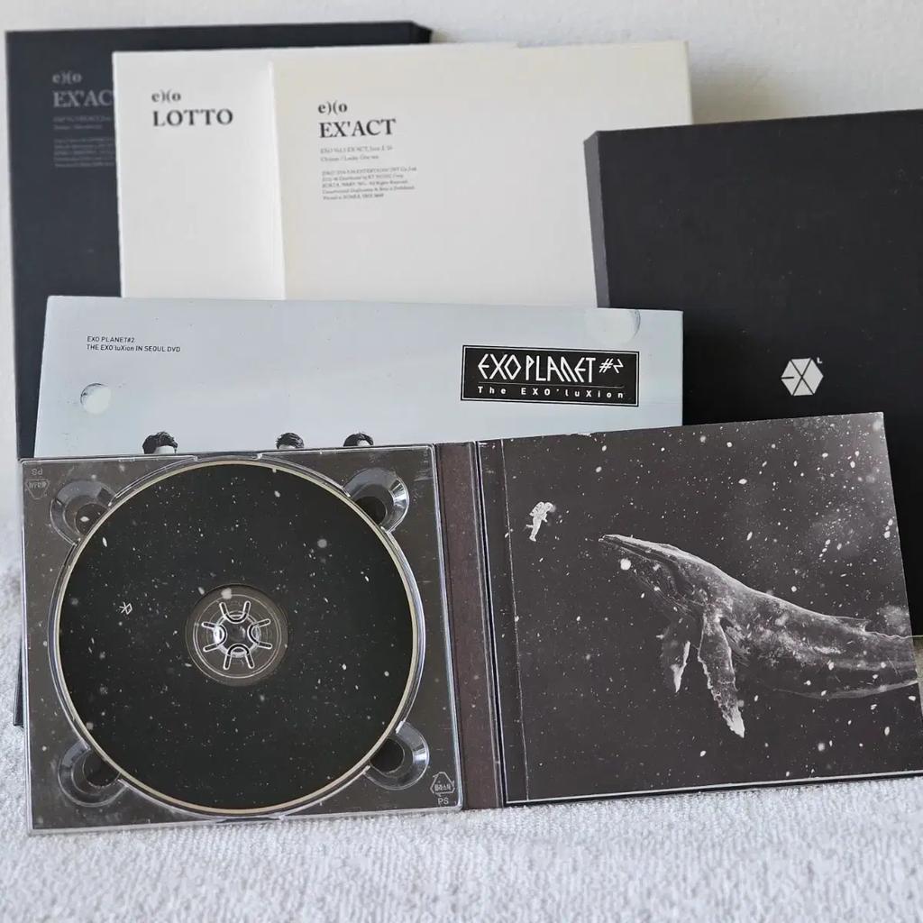 EXO Album + Konsert-DVD & Merchandise-paketrea Begagnad