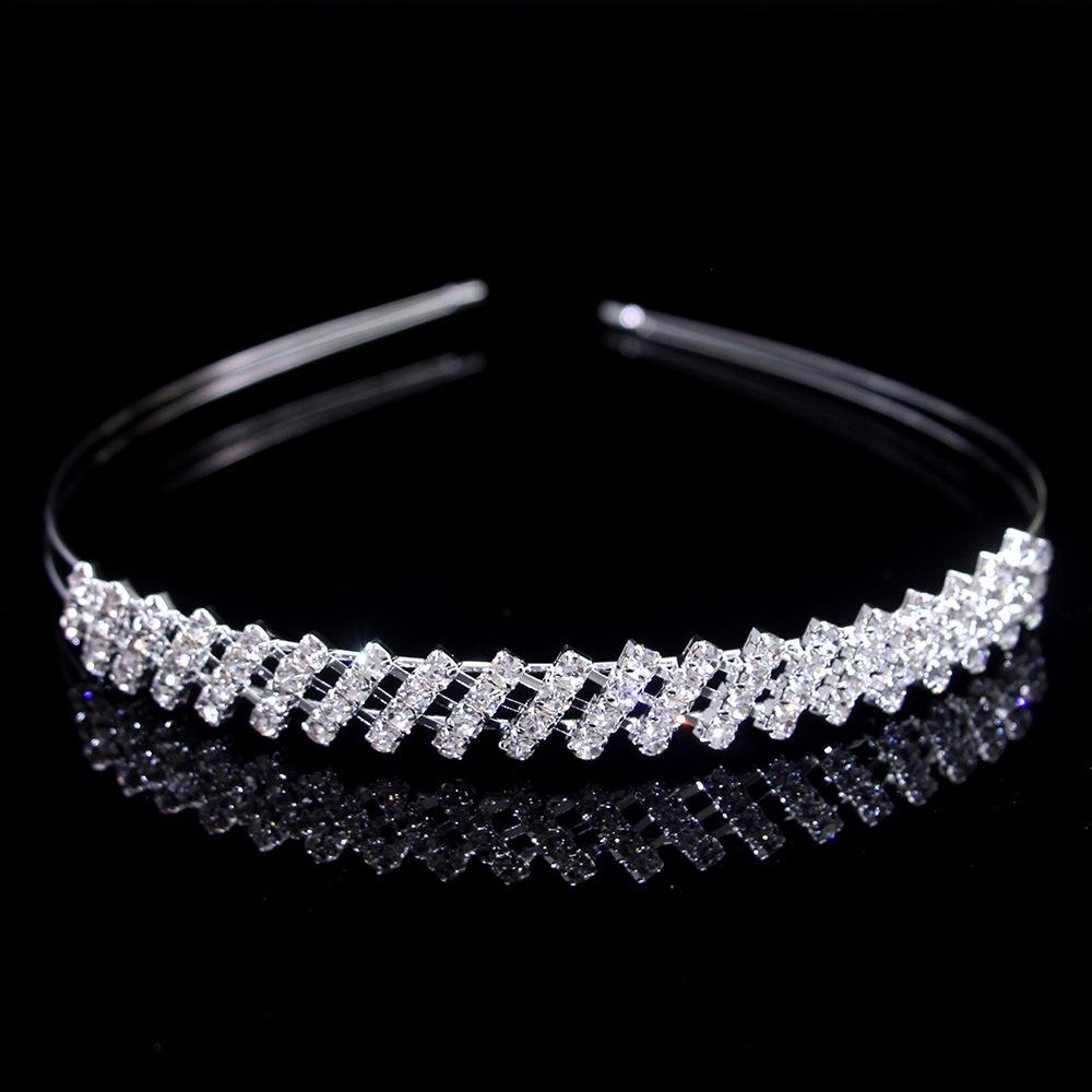 Elegant Multi-Layer Pearl Headband with Rhinestone Heart, Claw Chain Design – Perfect Bridal Hair Accessory