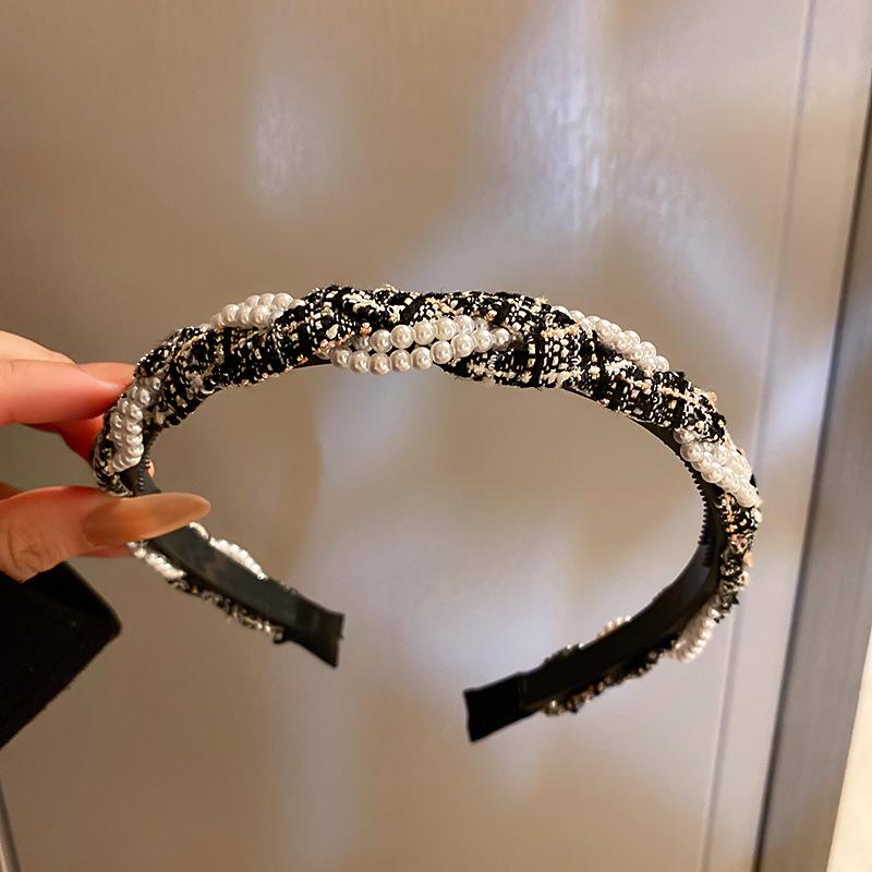 

Жемчужные головные уборы для женщин с текстурой, повязки на голову в стиле ретро, ​​темпераментные модные роскошные дизайнерские аксессуары для волос, новинка 2023 года чёрный