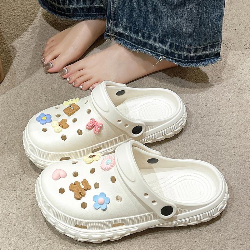 Grace Women s Closed-Toe Beach Clogs
