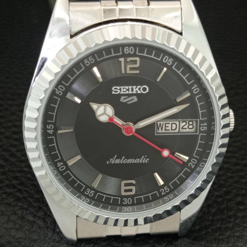 VINTAGE REFURBISHED SEIKO 5 AUTOMATIC JAPAN MENS BLACK DIAL WATCH a444526-1