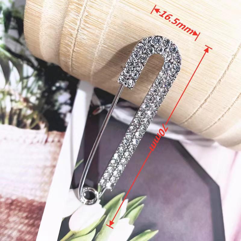 Waist-Slimming & Anti-Exposure Brooch Pin – Clothing Accessory for Secure Fit