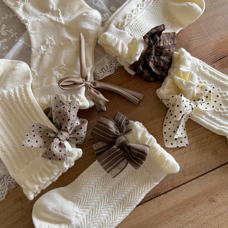 Female Spring and Autumn Sweet Three Dimensional Relief Bow Cream White Boneless Tube Pile Socks