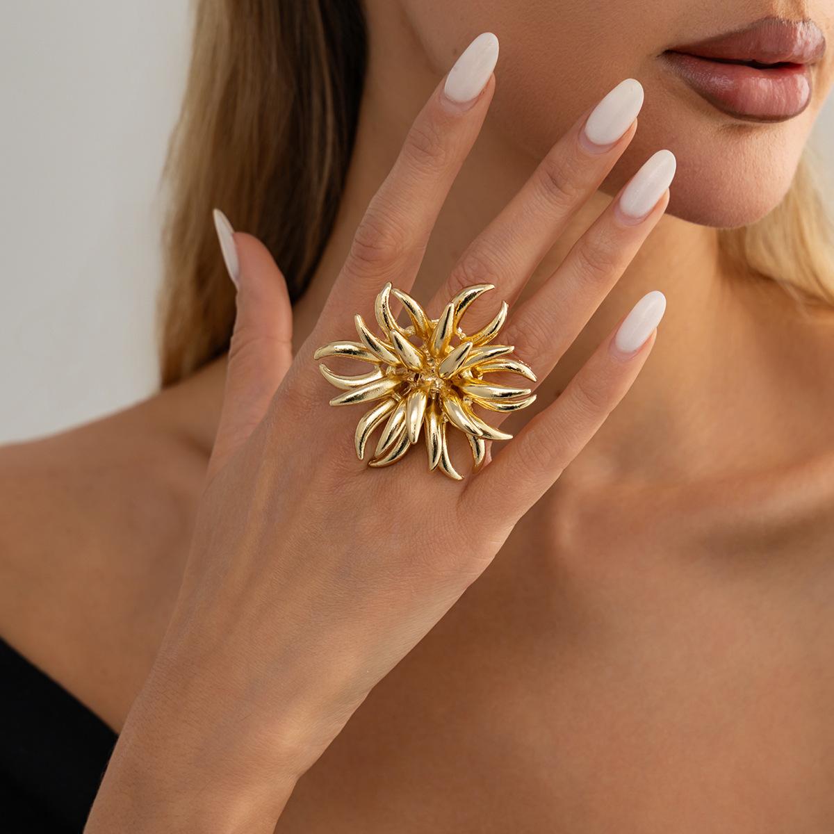 Fashion Creative Gold Color Blossoming Flowers Ring Brooches Set for Women Ins Style Summer Vacation Evening Party Jewelry Sets