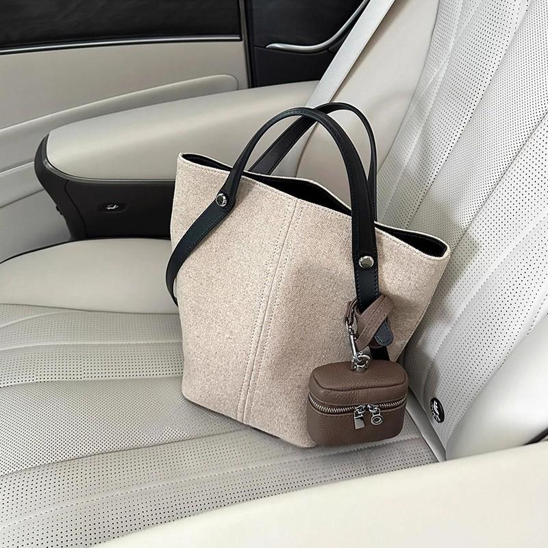 

Vintage Beige Bucket Tote Bag Women Fashion Casual Versatile Large Capacity Shoulder Bag Ladies With Charm Pendant Handbag 2025 28x25x15cm бежевый