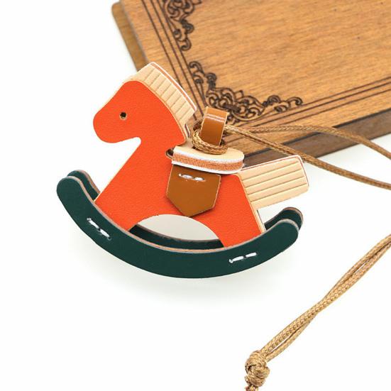 Nyckelring Hänge Hästform Flätat Rep Justerbar Längd Nyckelring med Imitationsläder Metallkrokar Dekorativ Presenttillbehör