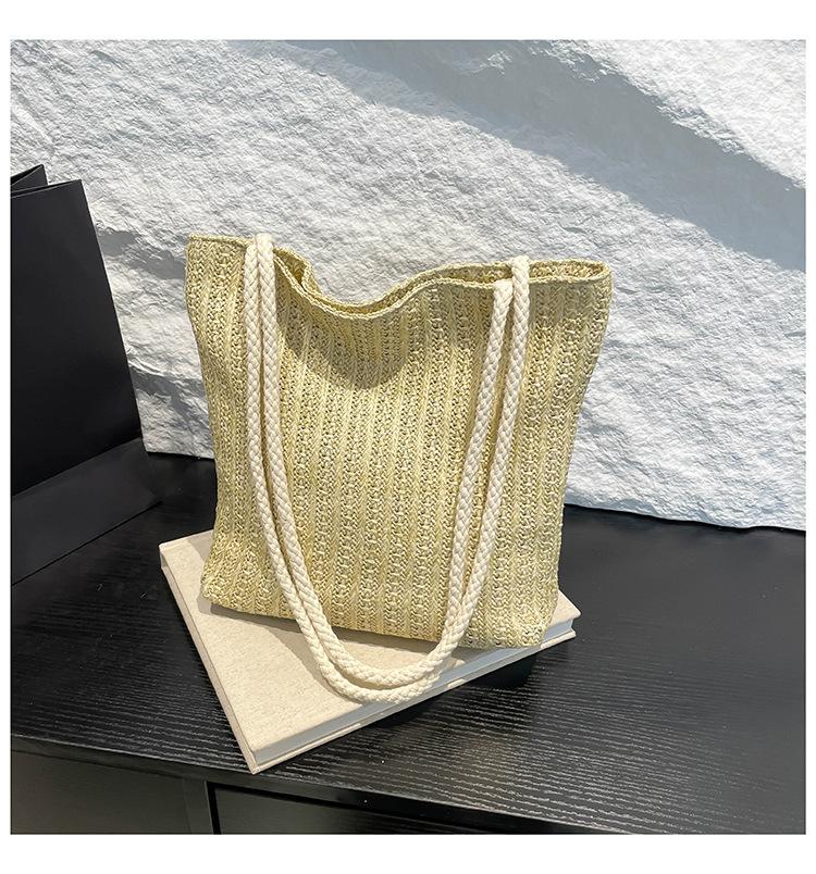 

Соломенная модная сумка большой вместимости для мамы и ребенка, новая весенне-летняя, повседневная плетеная, трендовая, на одно плечо, портативная сумка-тоут хаки