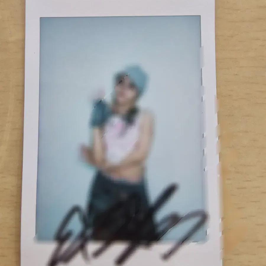 Kep1er Bubble Gum Sign Polaroid Hikaru