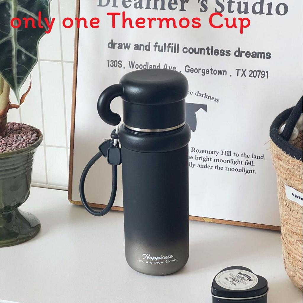 Isolierter Reisebecher mit Tragegurt und Strohhalm für Büro und Außenbereich