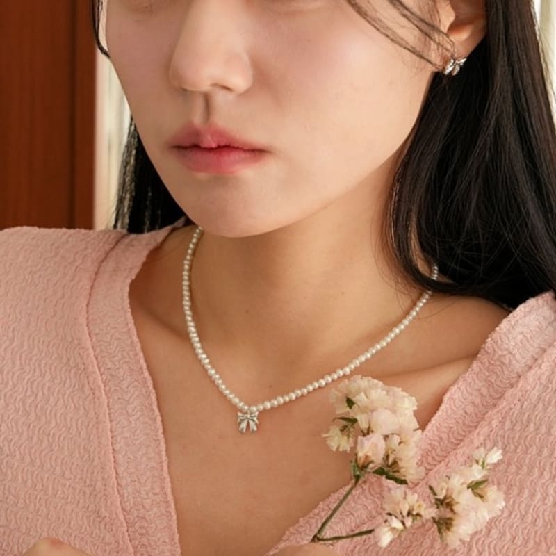 BELLOOGGI Heart Ribbon Pearl Necklace