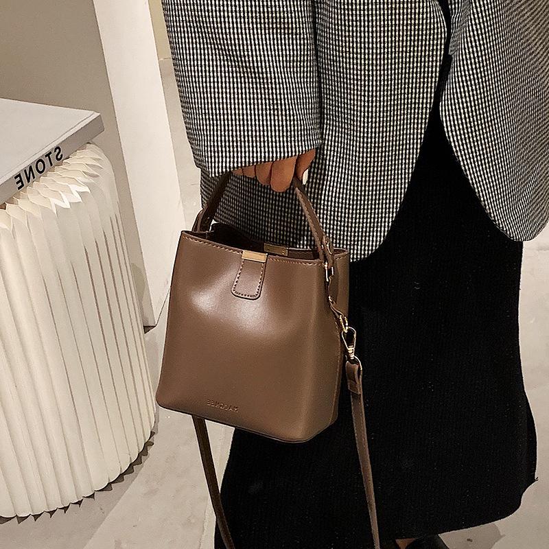 Premium Sense Niche Bag Women's 2025 New 2025 Shoulder Messenger Bag Women's Work Small Bag Bucket Bag Soft
