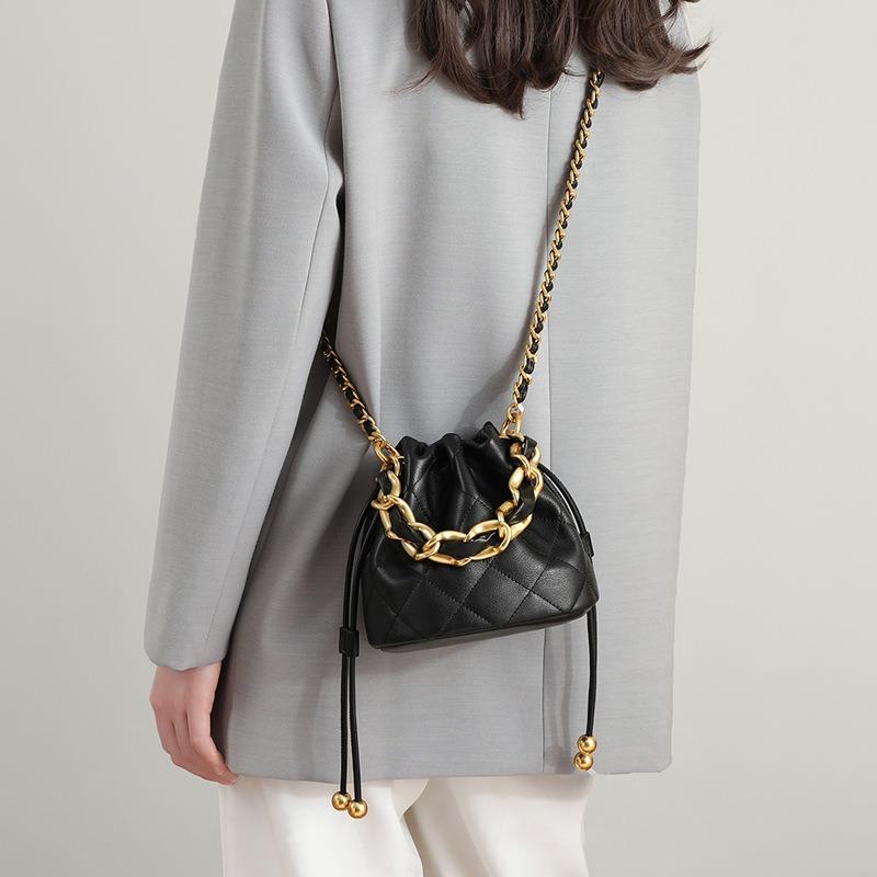 Bag women's new versatile high-end messenger bucket bag niche designer portable chain leather bag