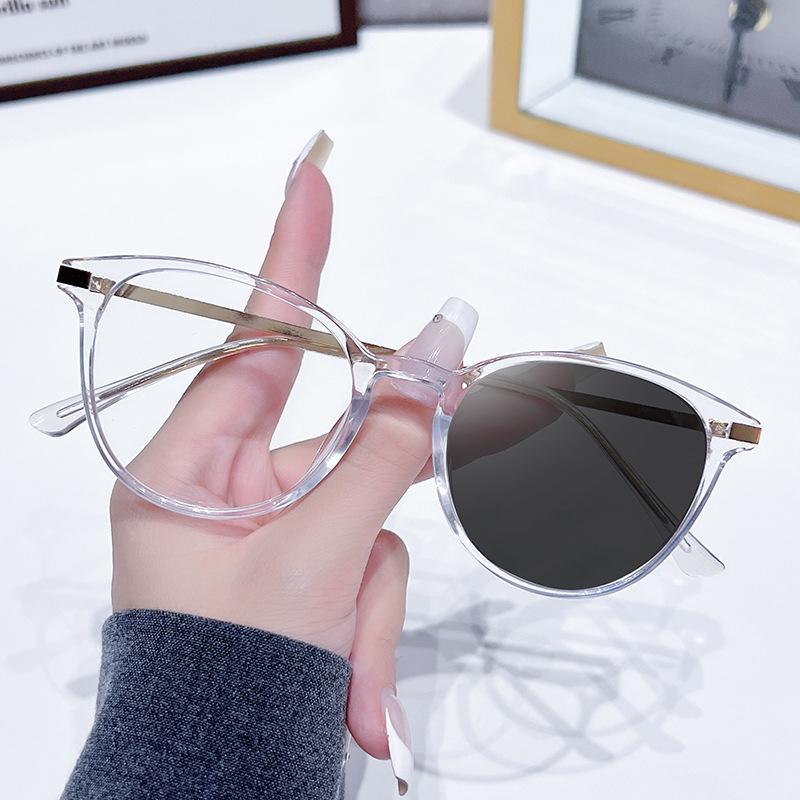 New color-changing anti-blue flat glasses trendy large frame atmosphere pose flat glasses photochromic glasses